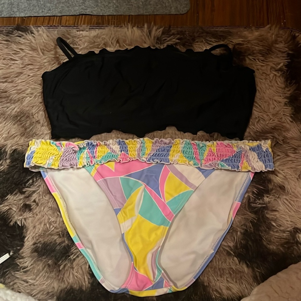 Swimsuit top and bottoms